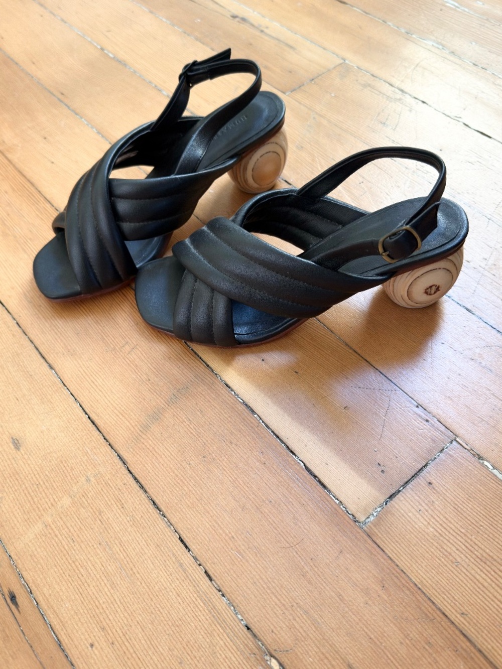 Huma Blanco black cross strap wooden heeled sandals